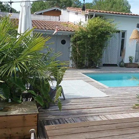 Piscine 8 Pers 2km *